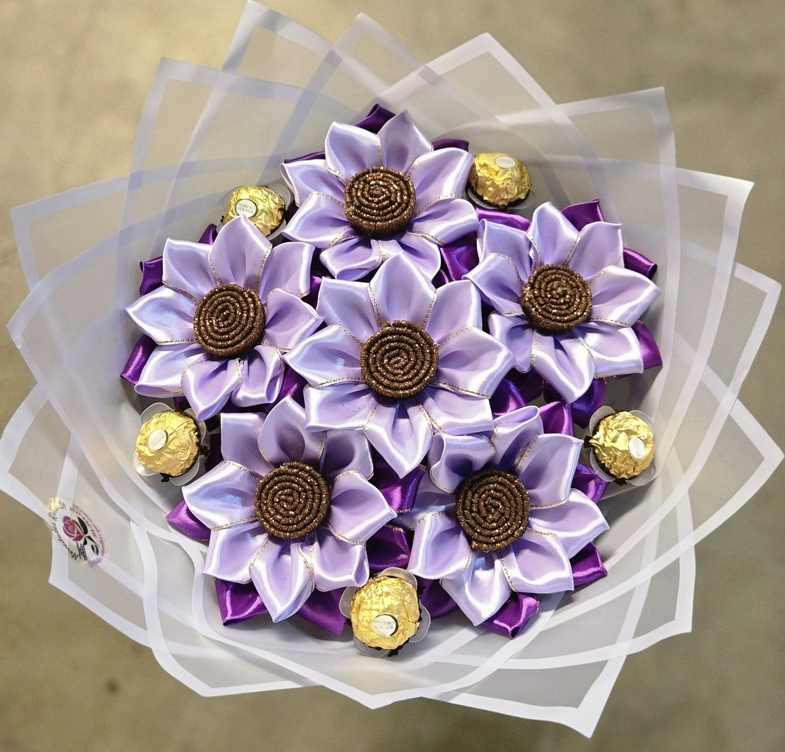 Ramo de Girasoles Moradas con Ferrero