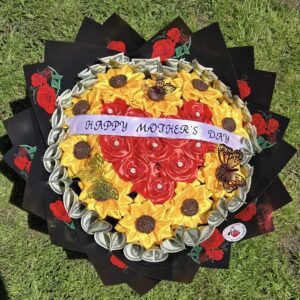 Ramo Corazón de Rosas y girasoles con billetes
