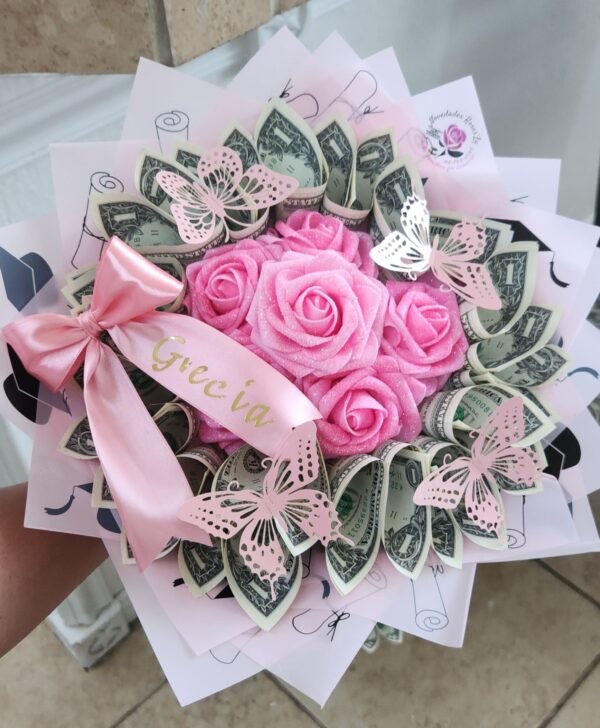 Ramo con 15 dls y 7 Rosa’s